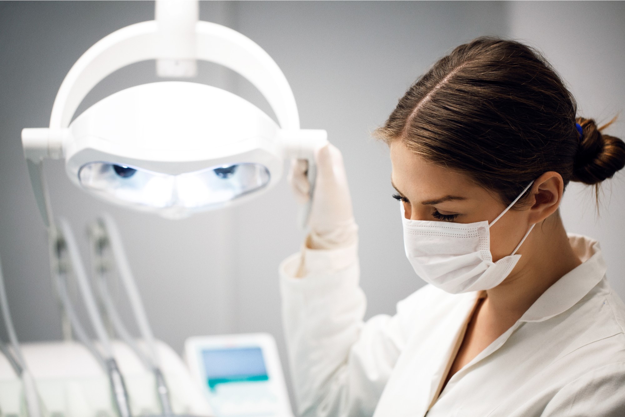 dentist 1 Dentist adjusting light